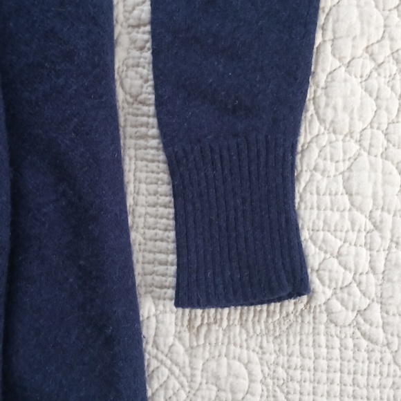 C by Bloomingdale's Cashmere Sweater Navy Size M - Picture 3 of 6